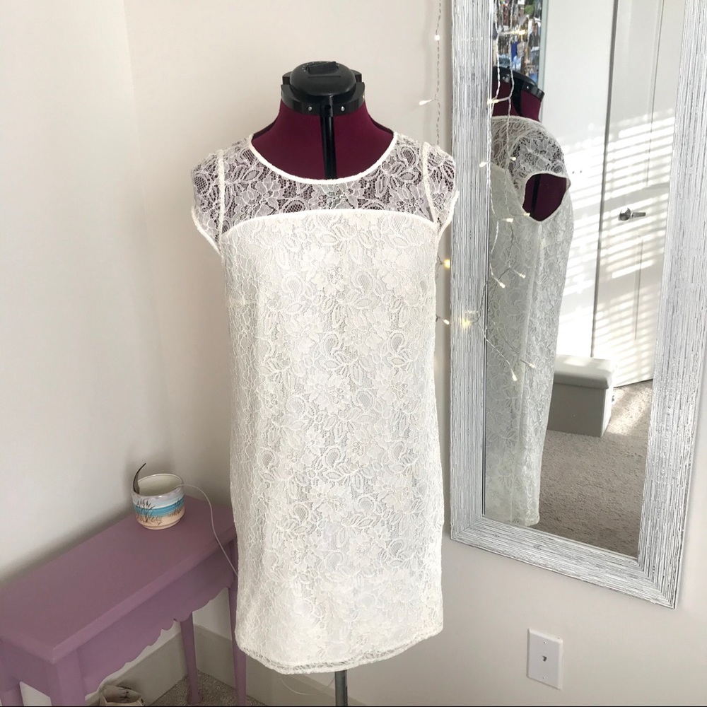 3/10 $ Beautiful ivory lace dress